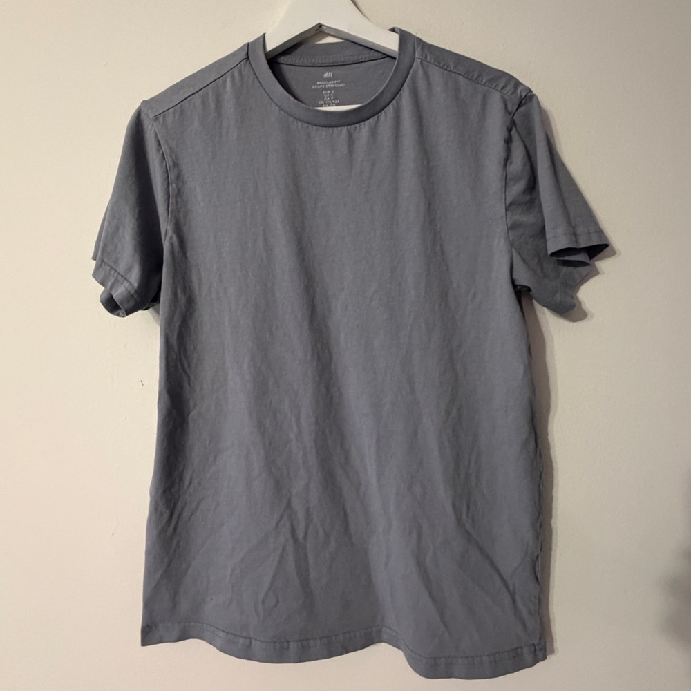 H&M Classic Gray Men's Tee in Small size